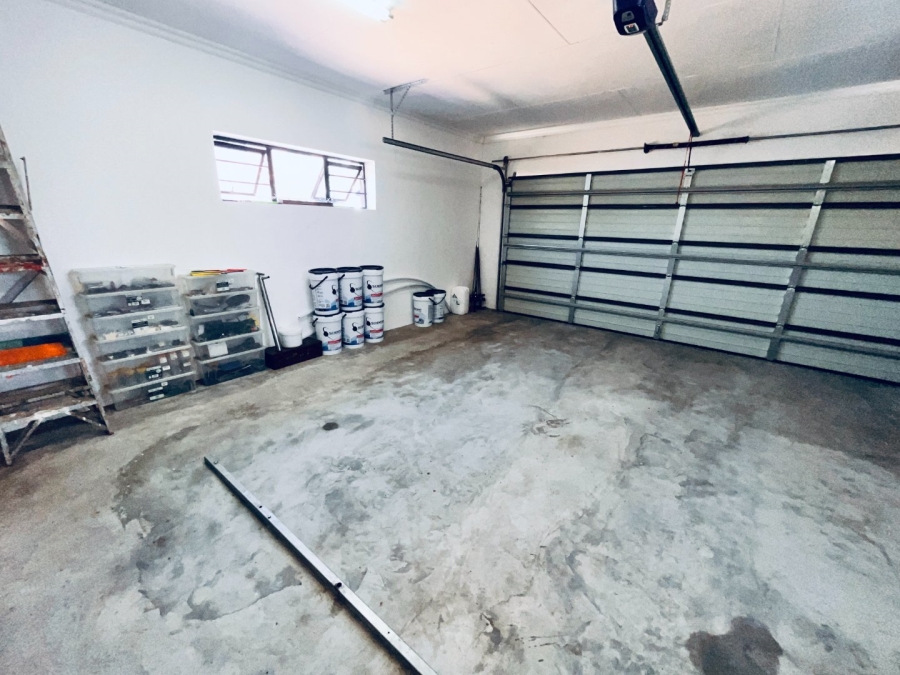 4 Bedroom Property for Sale in Wavecrest Eastern Cape